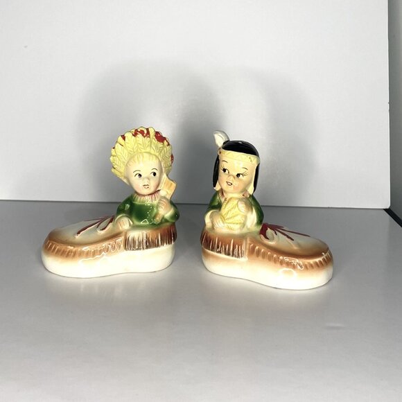 Indigenous Boy & Girl In Moccassins, Vintage - Picture 2 of 10